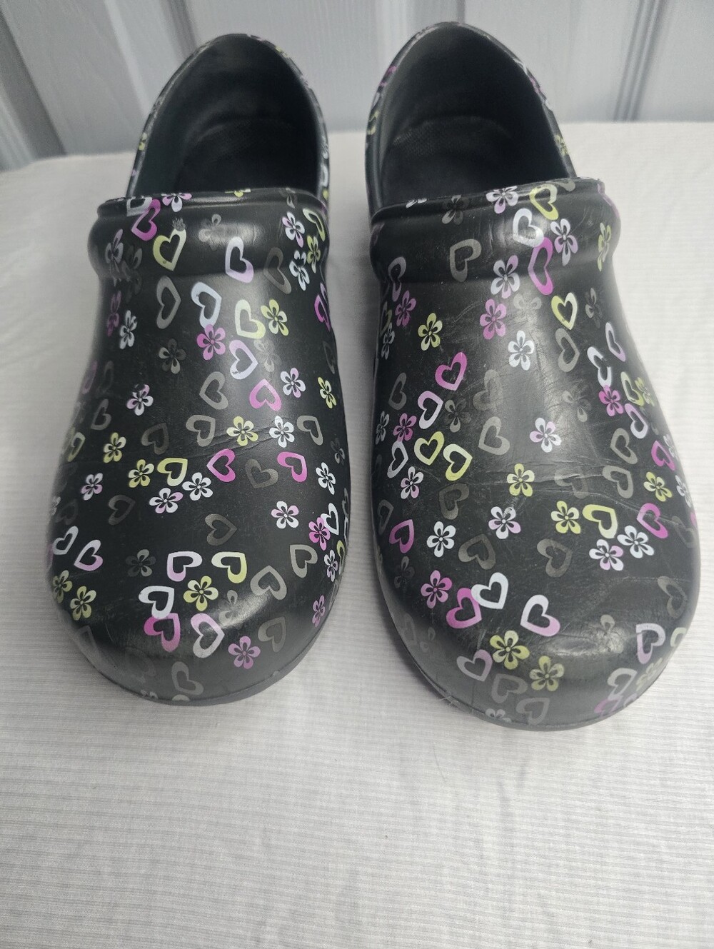 Anywear Hearts Floral Nursing Clogs Womens 8 Slip Resistant Shoes